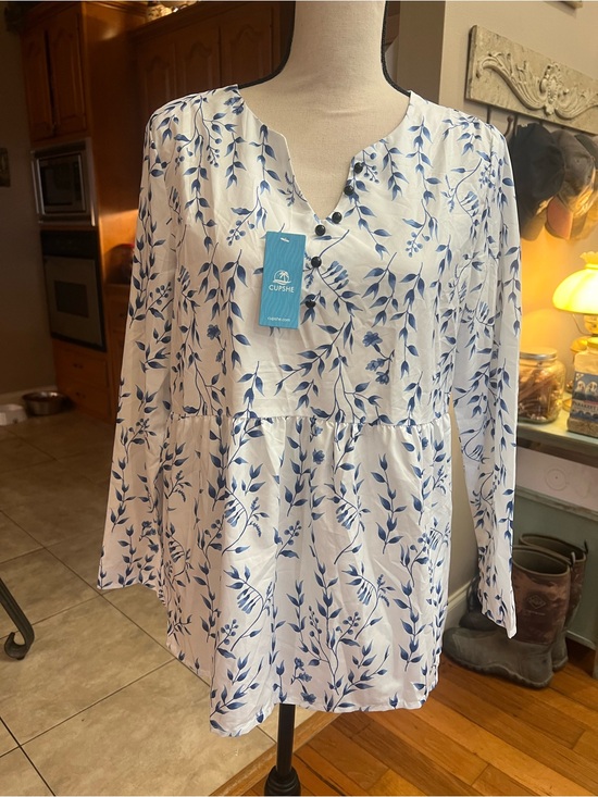 Cupshe Tops - Cupshe White Blouse with Blue Botanical Print